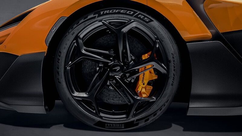 McLaren W1 dettaglio pneumatico