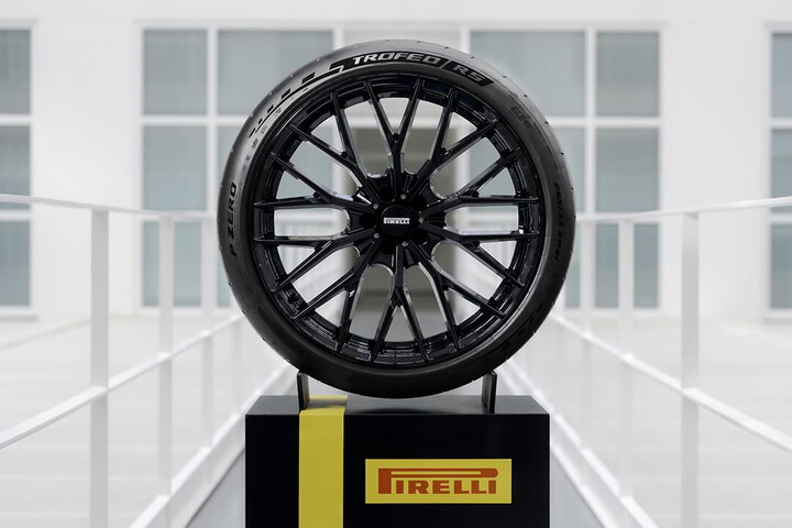 P Zero R and Trofeo RS: new replacement range