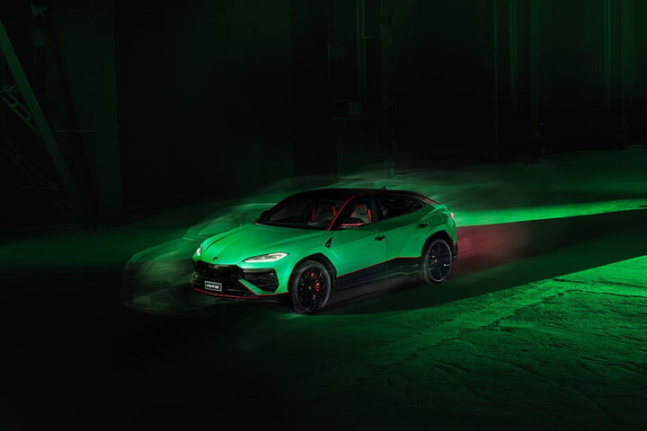 Three P Zero sizes for the Urus SE “Tettonero”