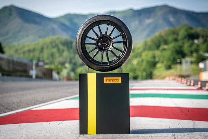 Le Pirelli P Zero™ Trofeo RS est le pneumatique le plus rapide au monde, selon Tyre Reviews