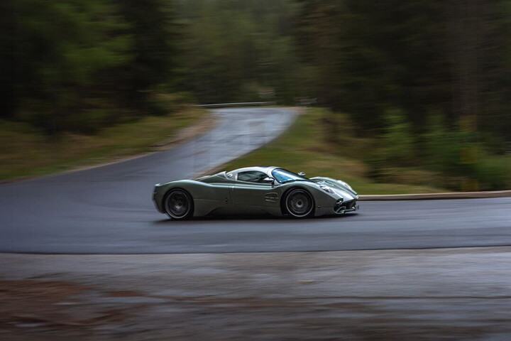 Pirelli mit Cyber Tyre auf Tour: 1.500 Kilometer im Pagani Utopia Roadster